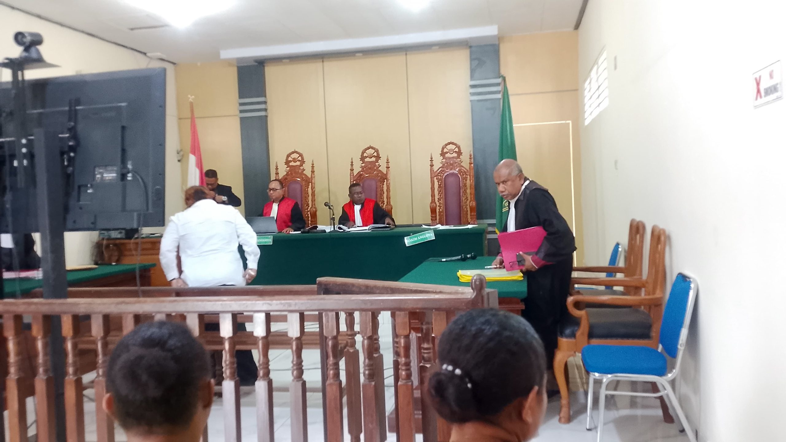 Yan Christian Warinussy SH saat berada dipersidangan