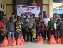 Sambut HUT Bhayangkara ke-80, Polres Dogiyai Salurkan Bantuan Sosial untuk Masyarakat
