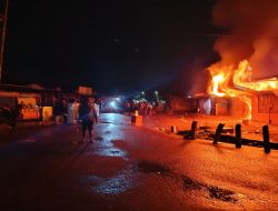 Kebakaran Hebat Luluhlantakkan 19 Bangunan di Terminal Moanemani, Polisi Selidiki Penyebabnya