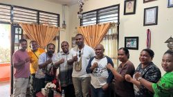 Keluarga Almarhum Yanto Indorway Sambangi Advokat Yan Christian Warinussy SH, Desak Polda Papua Barat Buka Hasil Lab Forensik Mabes Polri